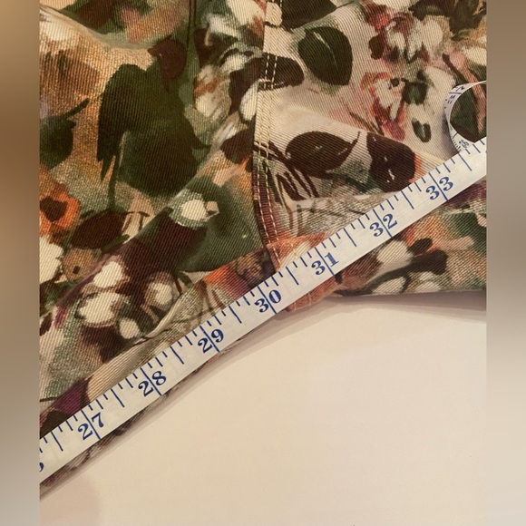 Gloria Vanderbilt "Amanda" High Waisted Straight Leg Floral Patterned Jean Pants - Picture 9 of 12